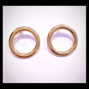 Gold circle post earrings